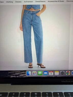 Aritzia Denim Forum - The Farrah Hi- Rise Wide Jean Size 25